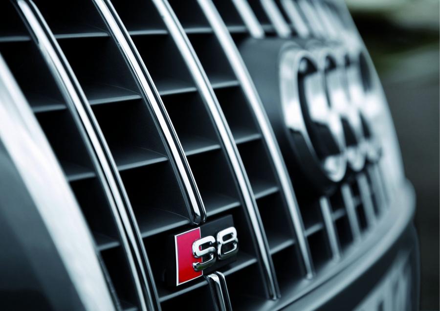 Логотип Audi S8 (D3) 2008 года  (WW) (фото 3 из 15)